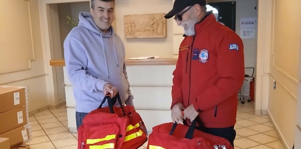 Προσφορά σακιδίων Α Βοηθειών στην Επίλεκτη Ομάδα Ειδικών Αποστολών του Δήμου Αθηναίων